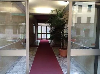 Sole E Luna Central Bed & Breakfast Milan
